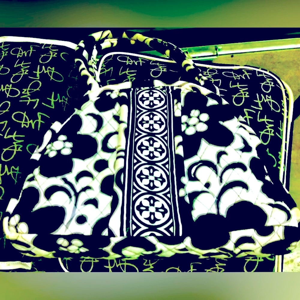 Vera Bradley Black & White Purse w/ Metal Clasp Closure and Metal Lined …